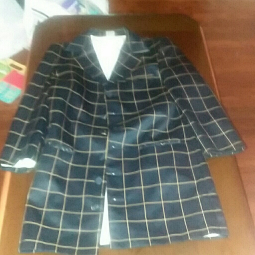 Suit - Picture 3 of 4